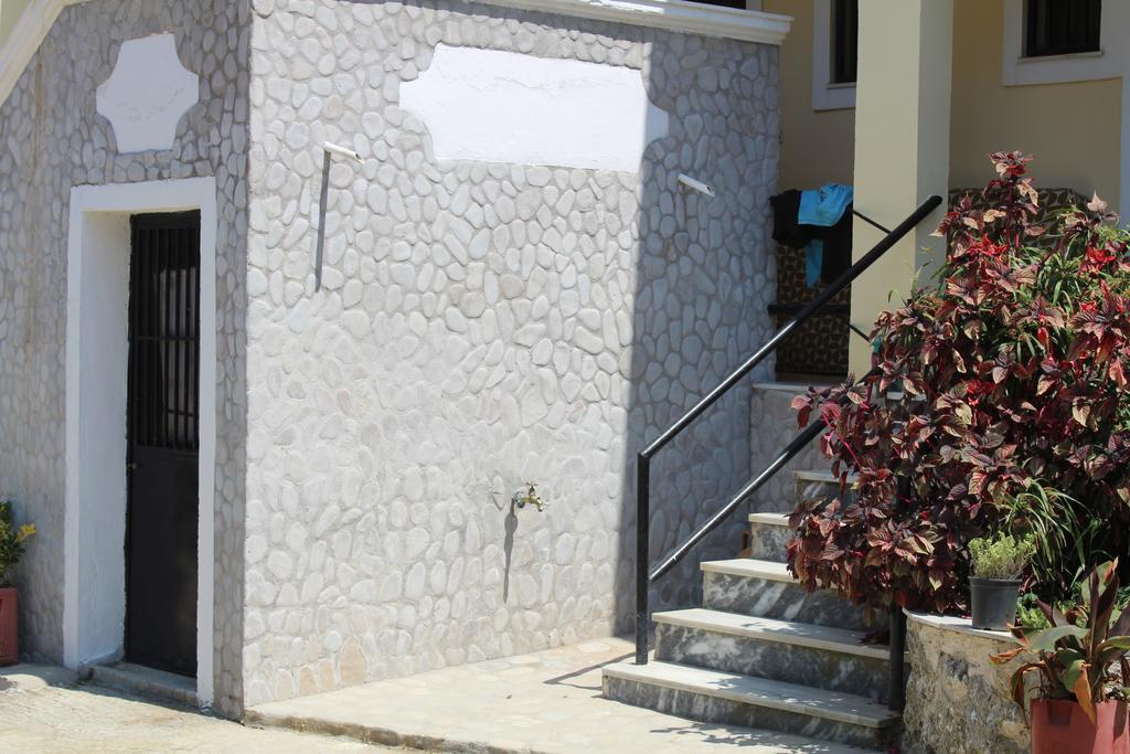 Marina 1990 Apartment Agios Georgios Pagon Ngoại thất bức ảnh