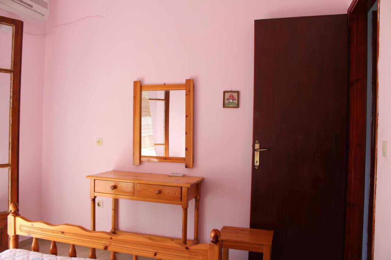 Marina 1990 Apartment Agios Georgios Pagon Ngoại thất bức ảnh
